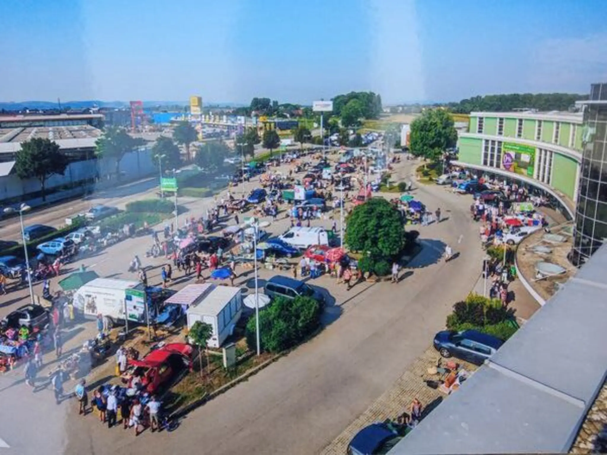Erich`s Flohmarkt jeden Sonntag 6-14 Uhr am ehem. Leiner Parkplatz in 3442 Langenrohr / Tulln
