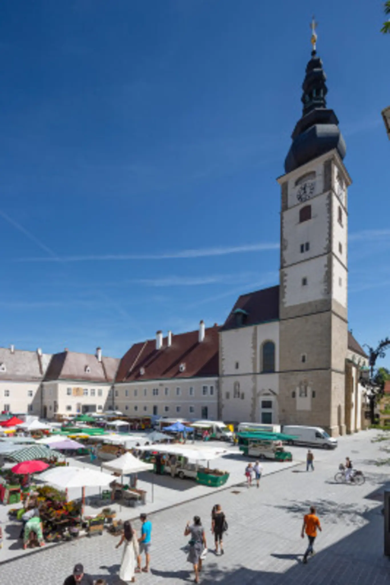 Wochenmarkt am Dom- und Herrenplatz