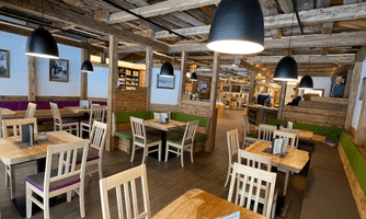 ühstücken im Café Restaurant Hoamatgfüh