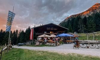Dämmerschoppen mit der Blechbätscher Musik auf der Vilser Alm