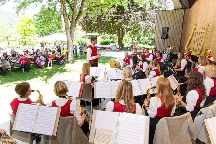 Platzkonzert der Bürgermusikkapelle Reutte mit den YoungStars
