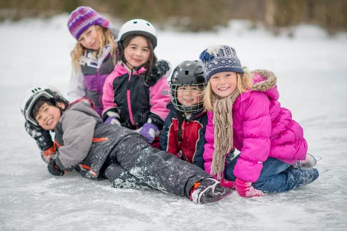 Eislaufen vor der Sonnentherme