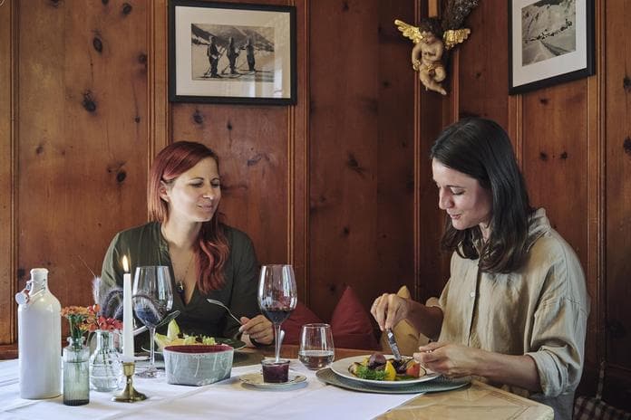 Traditioneller Martini Gansl Schmaus im Wirtshaus-Restaurant ENGEL