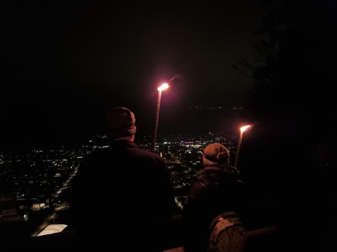 Picknick-Abendwanderung mit Blick auf die Alpenstadt Bludenz