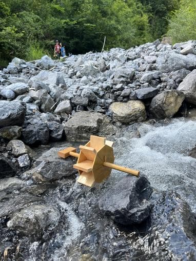 Baue dein eigenes Wasserrad aus Holz