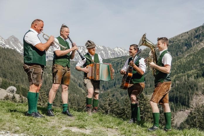 Spätsommer-Almfest mit LIVE-Musik - "Ennstal Kryner"