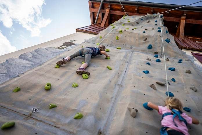 Klettern an der Kletterwand