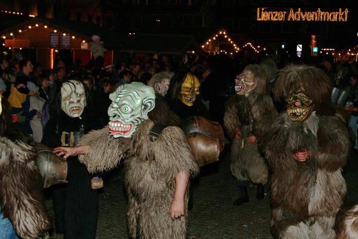 Krampusumzug mit Nikolobescherung