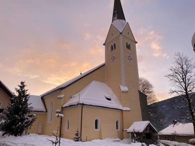 Waiting for the Christ Child - Wintertime Time Travel with Silvia