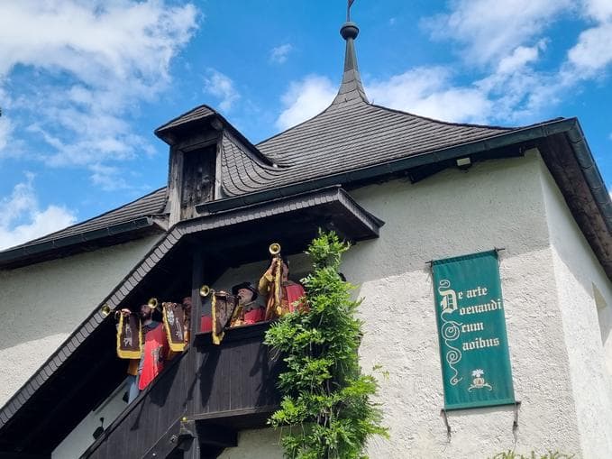 Falknerei Sonderprogramm mit Hof- und Jagdmusik