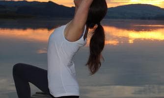 Indoor Morgen Yoga am See