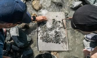 Mineralienexkursion: Smaragdschürfen mit Alexandra