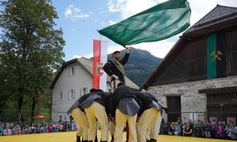 Aufführung des historischen Schwerttanzes