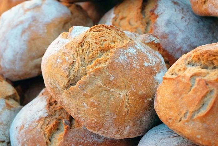 Brotbacken im historischen Museumsofen