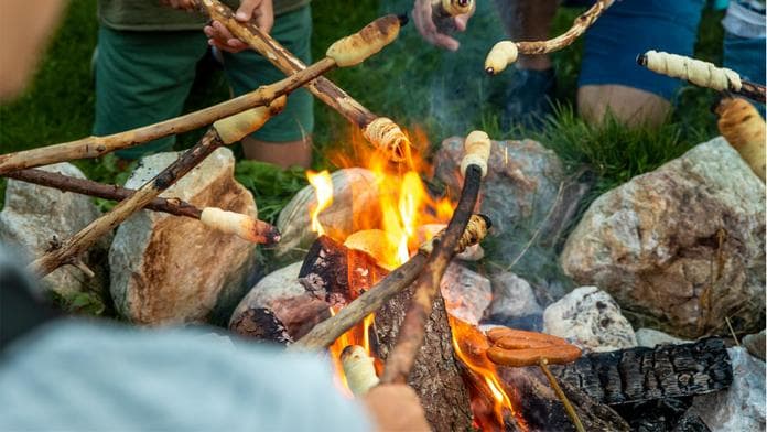 Lagerfeuer mit Live Musik