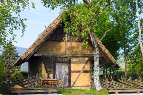 Führungen im Keltenhaus