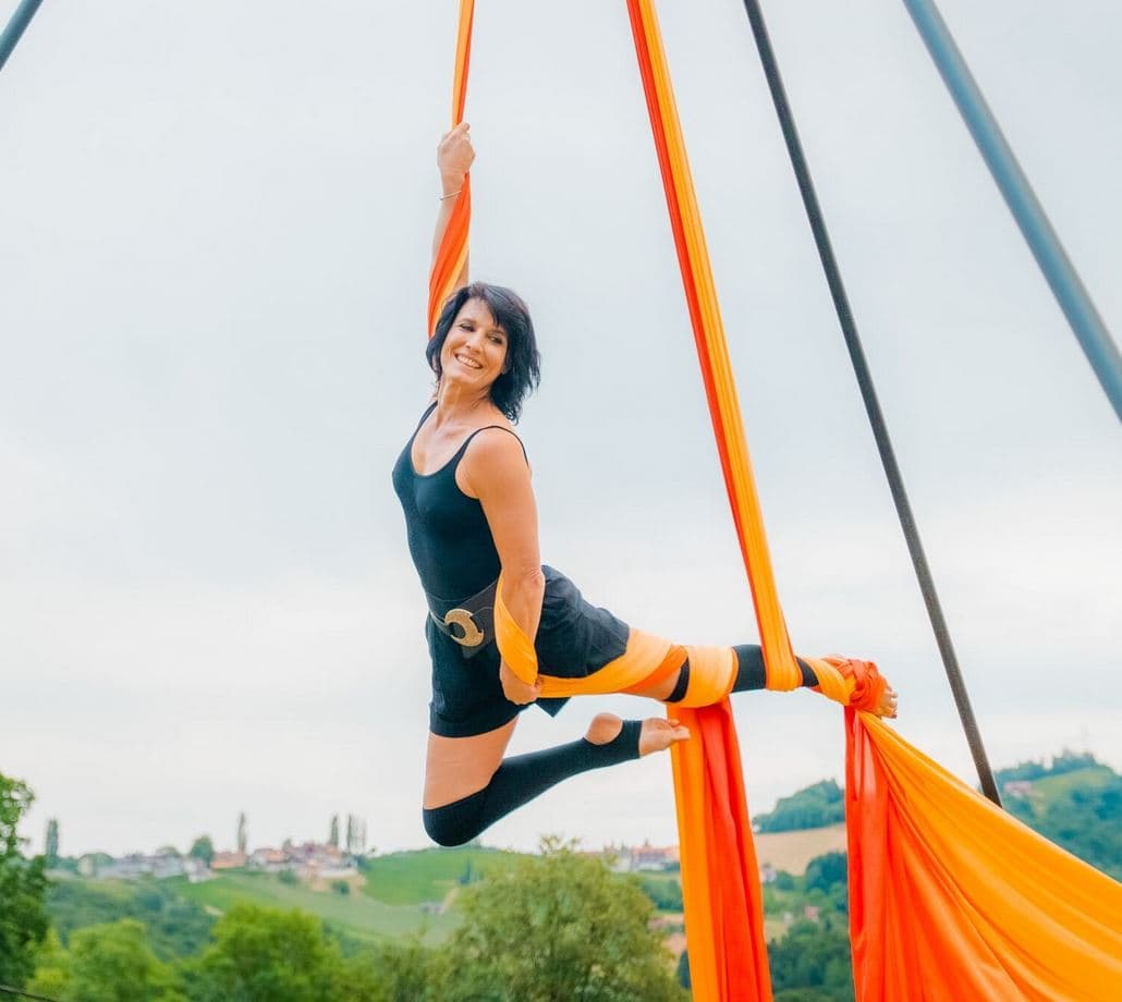 Schnupperstunde Aerial Silk für Erwachsene (Luftakrobatik, Vertikaltuch)
