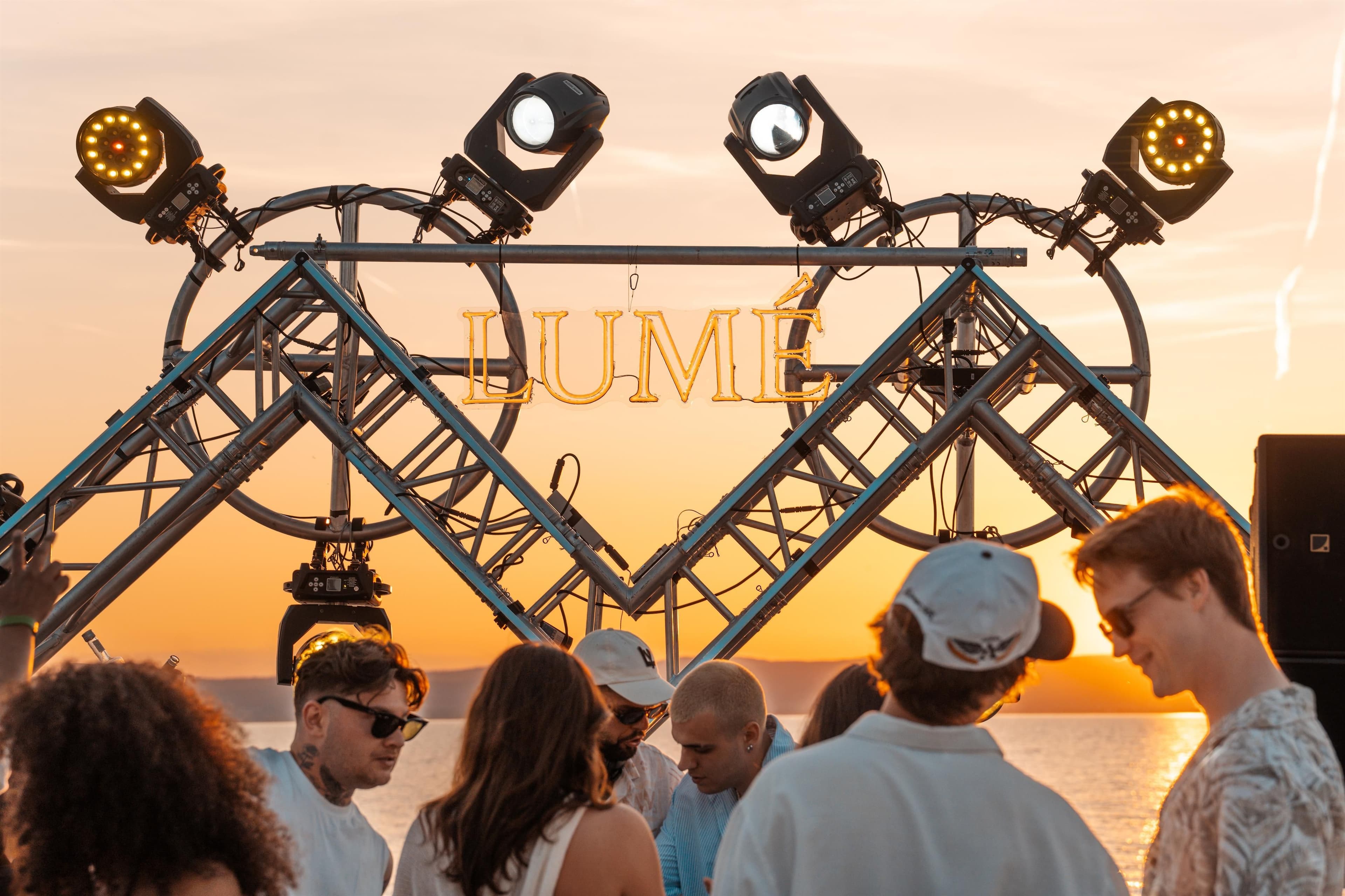 Lumé - Sundownerclub