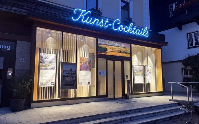 Kunstcocktail in der Ausstellung