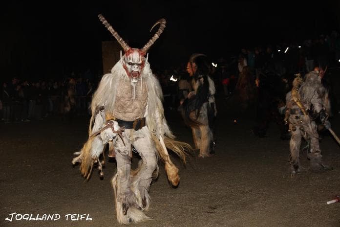 Perchtenlauf mit Jägermeisterparty