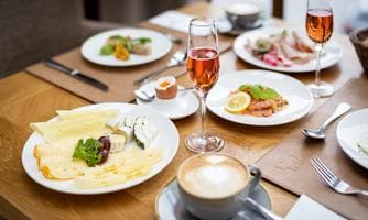 Almbrunch im Almwellness Hotel Pierer