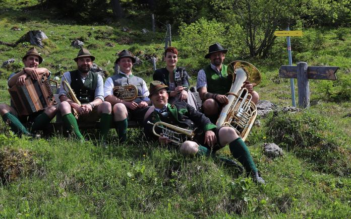 Bierzelt Warm-Up mit D'Röthelstoana