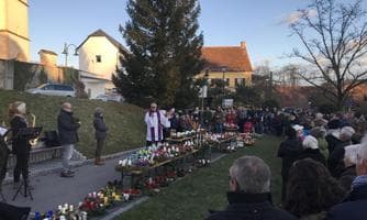 Adventmarkt mit Adventkranzsegnung