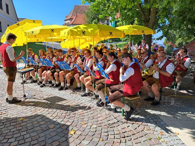 Dämmerschoppen mit Gästekonzerten