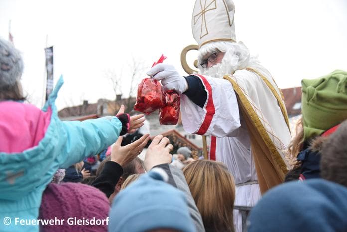 Nikolomarkt und Perchtenlauf Gleisdorf