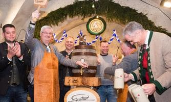 Bockbieranstich im Schloss Pöllau