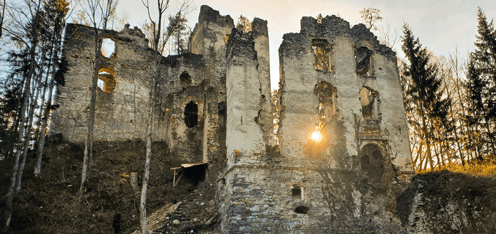 Wanderung mit Märchen und Musik über den „Zauberwald“ zur „Burgruine Waxenegg“