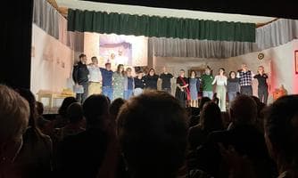 Theater "Gut beraten ins Chaos"