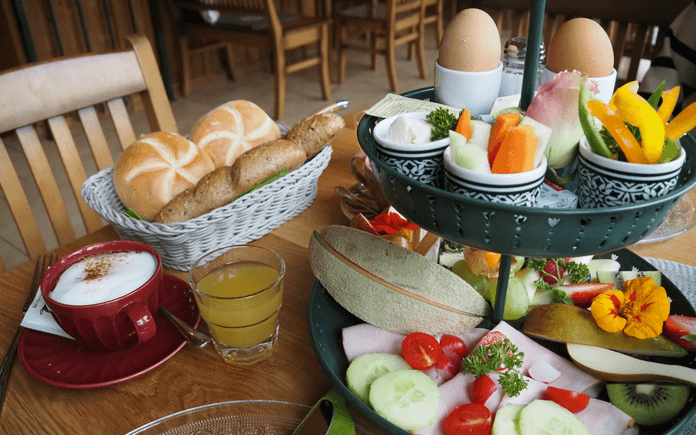 Frühstücken im Wiesencafé Zloam