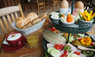 ühstücken im Wiesencafé Zloam