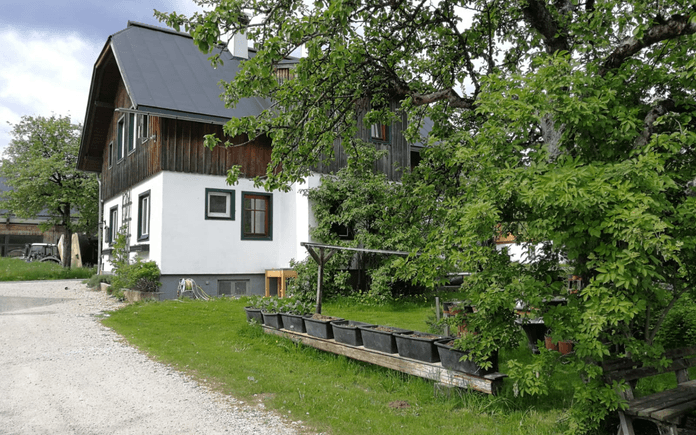 Führung am Simalhof - Mit der Wünschelrute unterwegs
