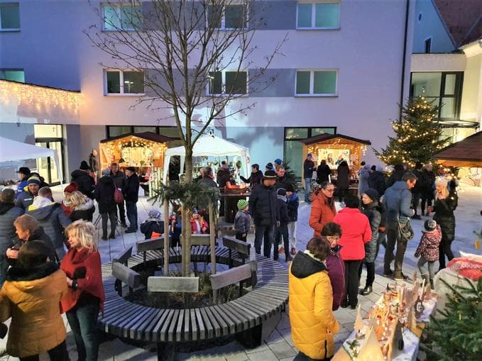 Advent am Dorfplatz in Strallegg
