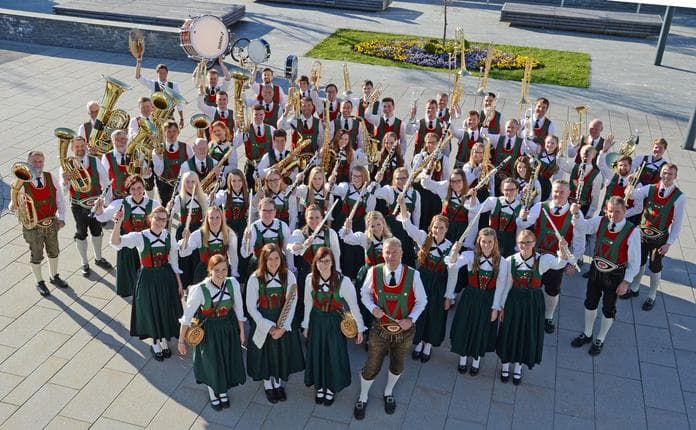 Pfarrfest mit Platzkonzert der Stadtmusikkapelle Vils
