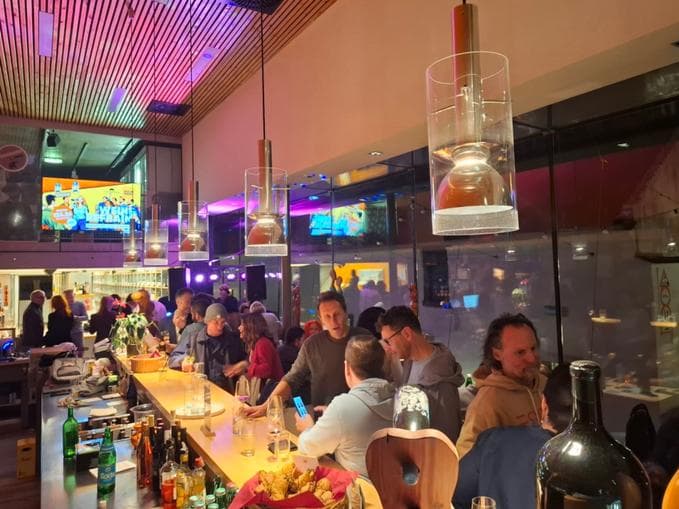 Feierabend im Weinwerk mit den Plattendreher Deejays