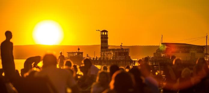 Sonnenfinsternis × 7 Planets Party im Seewirt