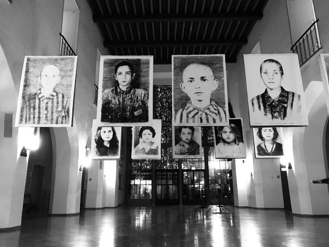 Ausstellungseröffnung mit Buchpräsentation | „Zeichnen gegen das Vergessen“