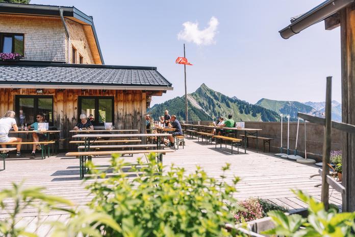 Bergfrühstück auf der Franz Josef Hütte