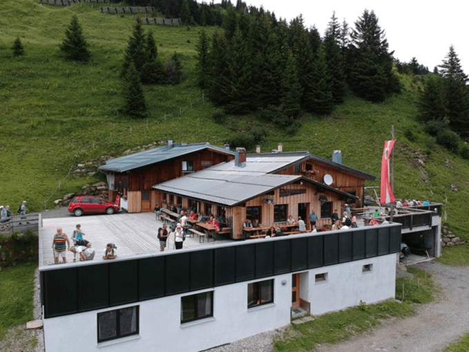 Bergfrühstück auf der Franz Josef Hütte