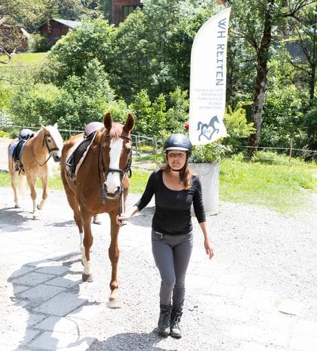 Pony Trekking beim Walliserhof