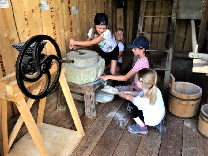 Faszination Mühlstein: Offener Samstag im Mühlsteinmuseum Steinbrecherhaus