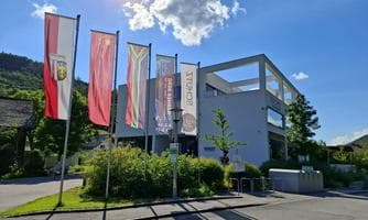 Ausstellung im Schütz Art Museum - Ben Tuge
