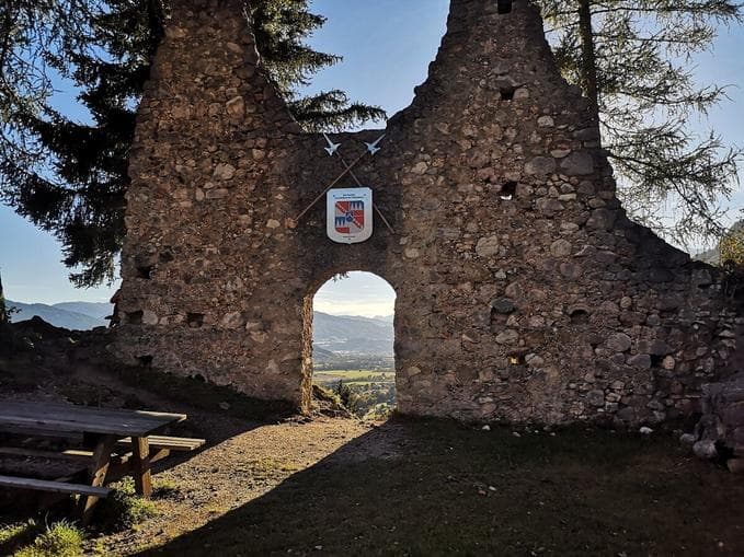 Maibaumumschneiden auf der Burgruine Wolkenstein