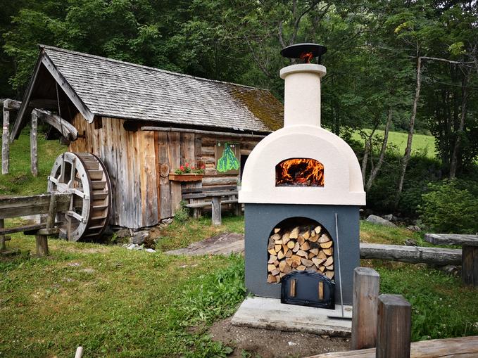 Brotbacken in der Trogermühle