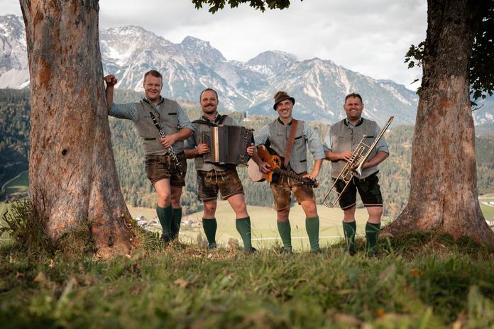 Traditioneller Frühschoppen - "Roßfeld Musi"