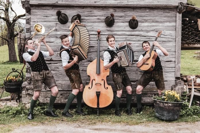 Traditioneller Frühschoppen - "Die Strubbis"