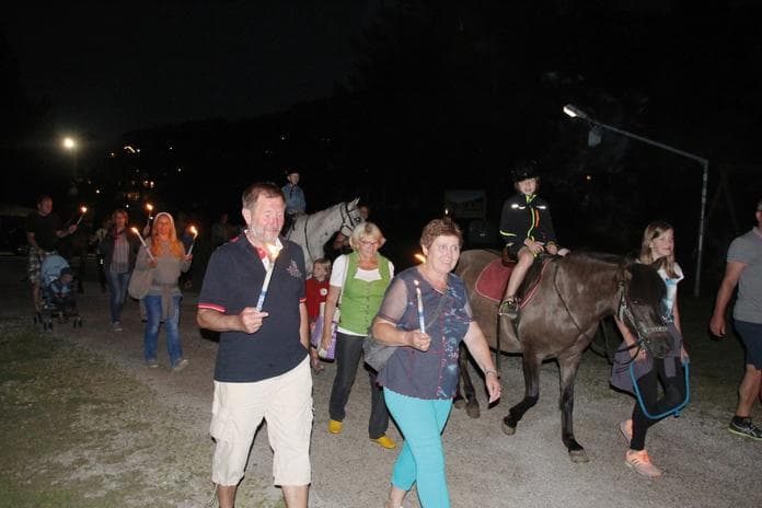 Fackelwanderung mit Pferden